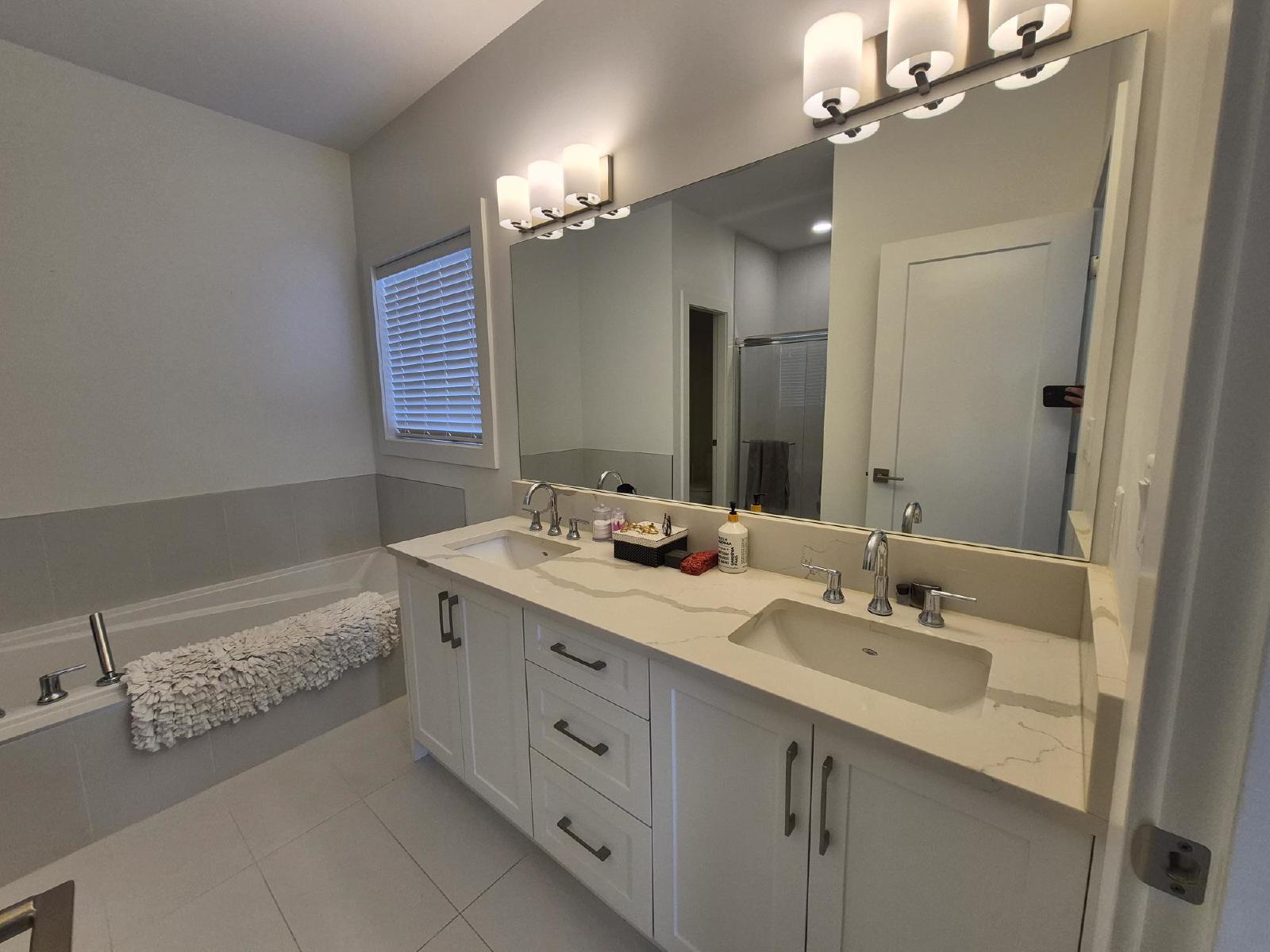 Trumpeter Street 3334 - Main property image