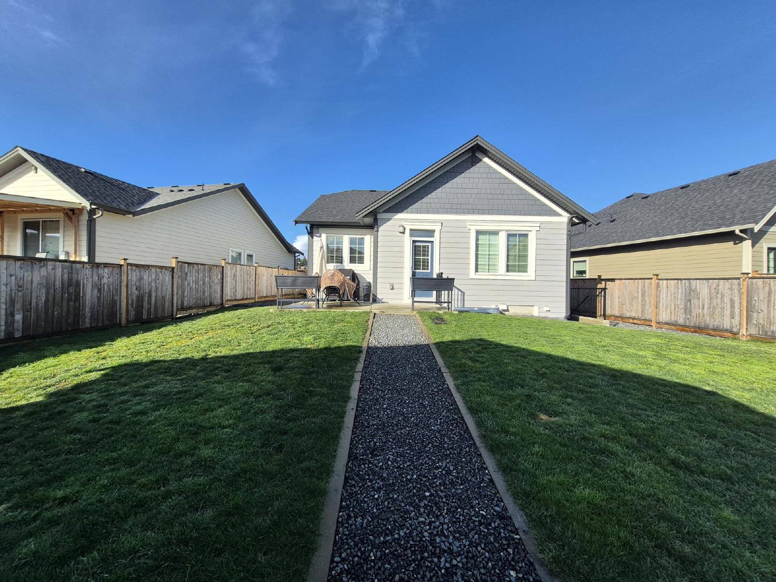 Trumpeter Street 3334 - Main property image