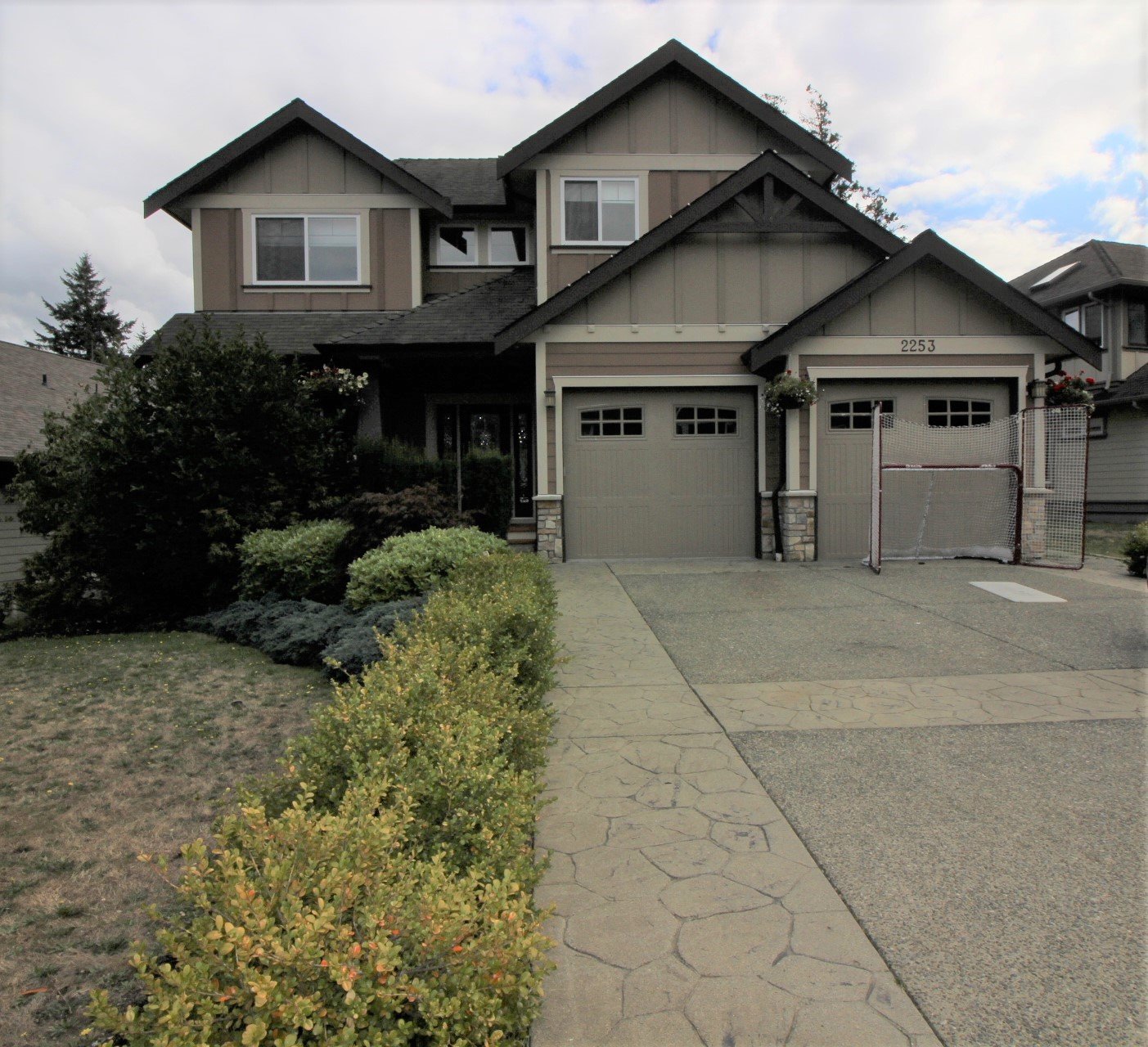 Maple Avenue North 2253 - Main property image