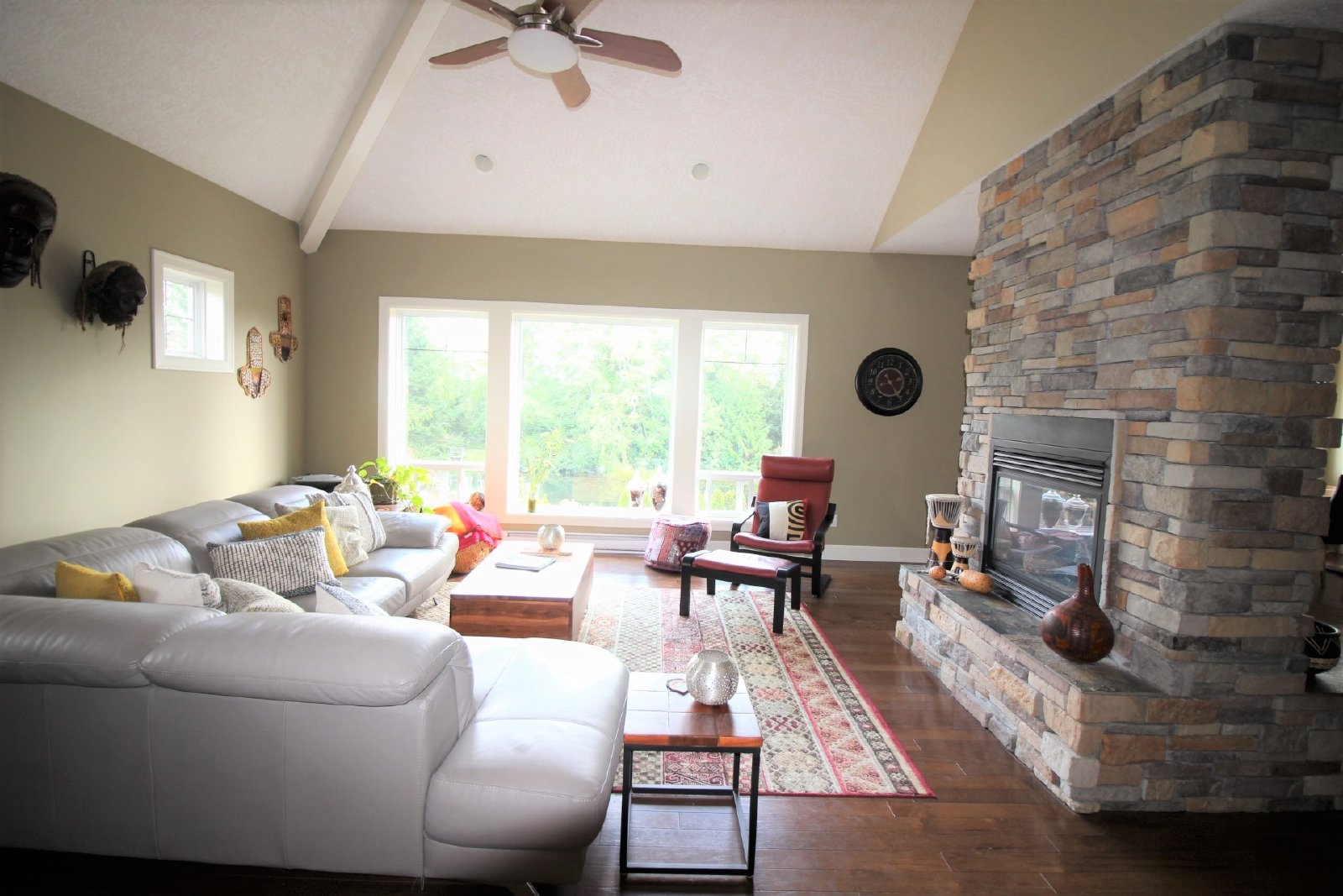 Maple Avenue North 2253 - Main property image