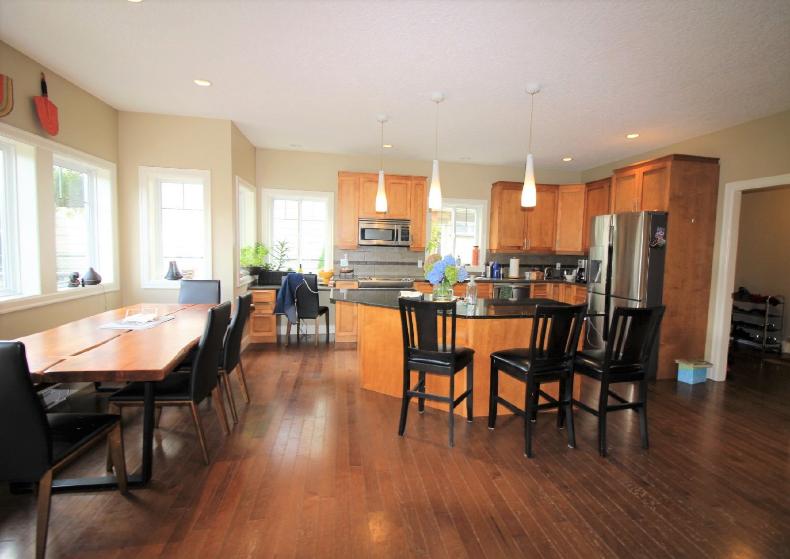 Maple Avenue North 2253 - Main property image