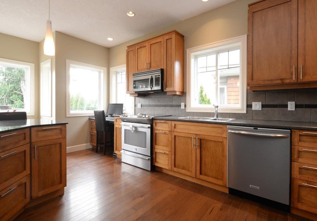 Maple Avenue North 2253 - Main property image