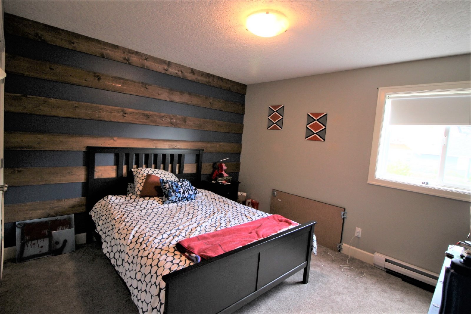 Maple Avenue North 2253 - Main property image