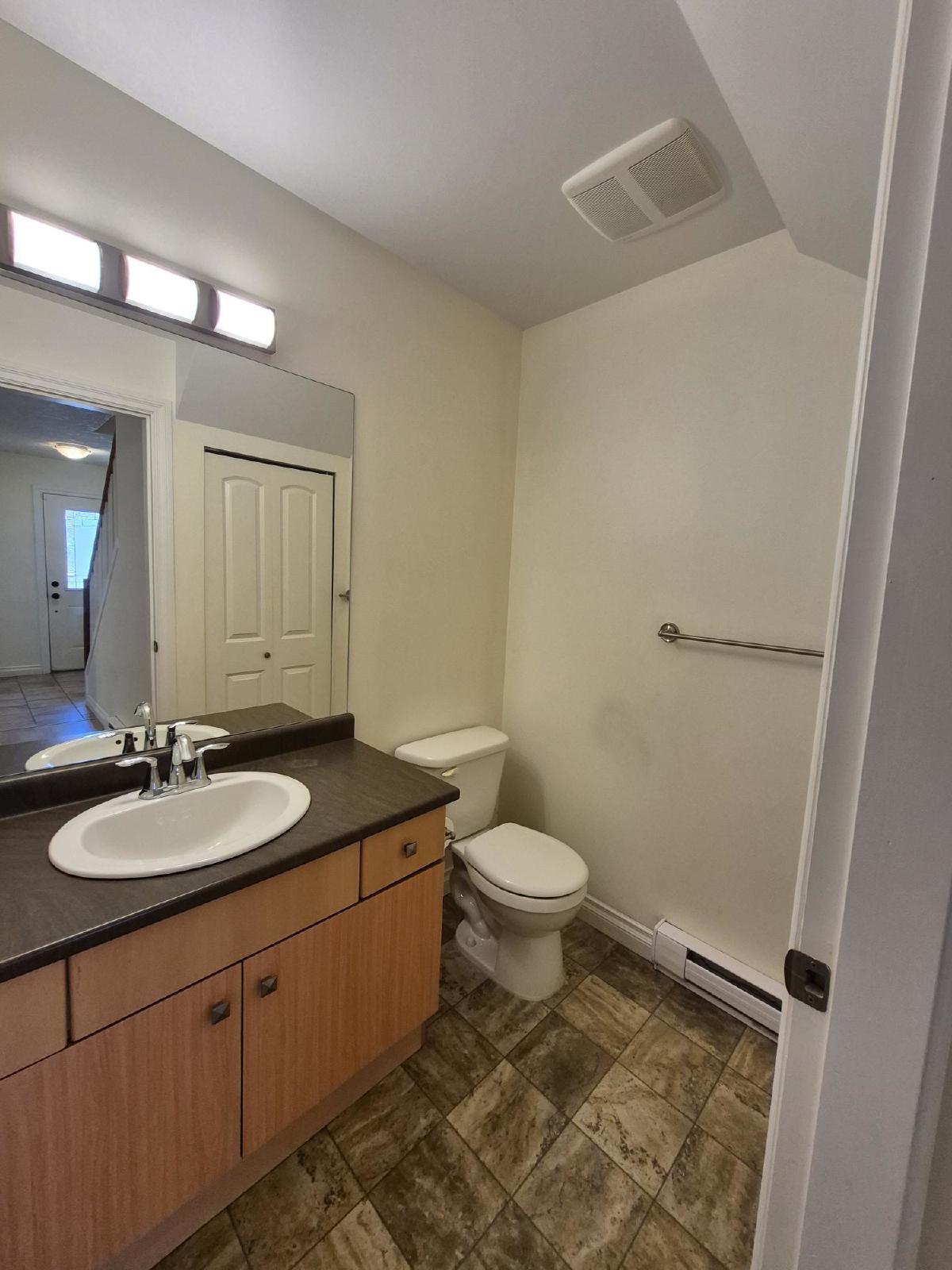 107 1919 Maple Avenue South - 107 property image