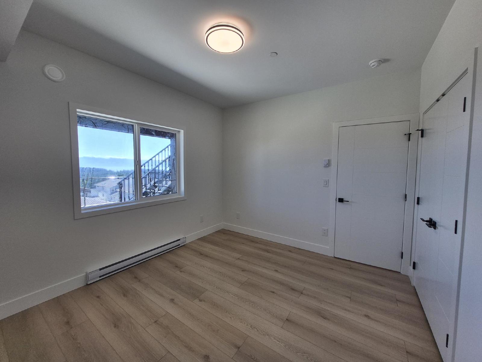 2303 Hudson Terrace - Suite property image