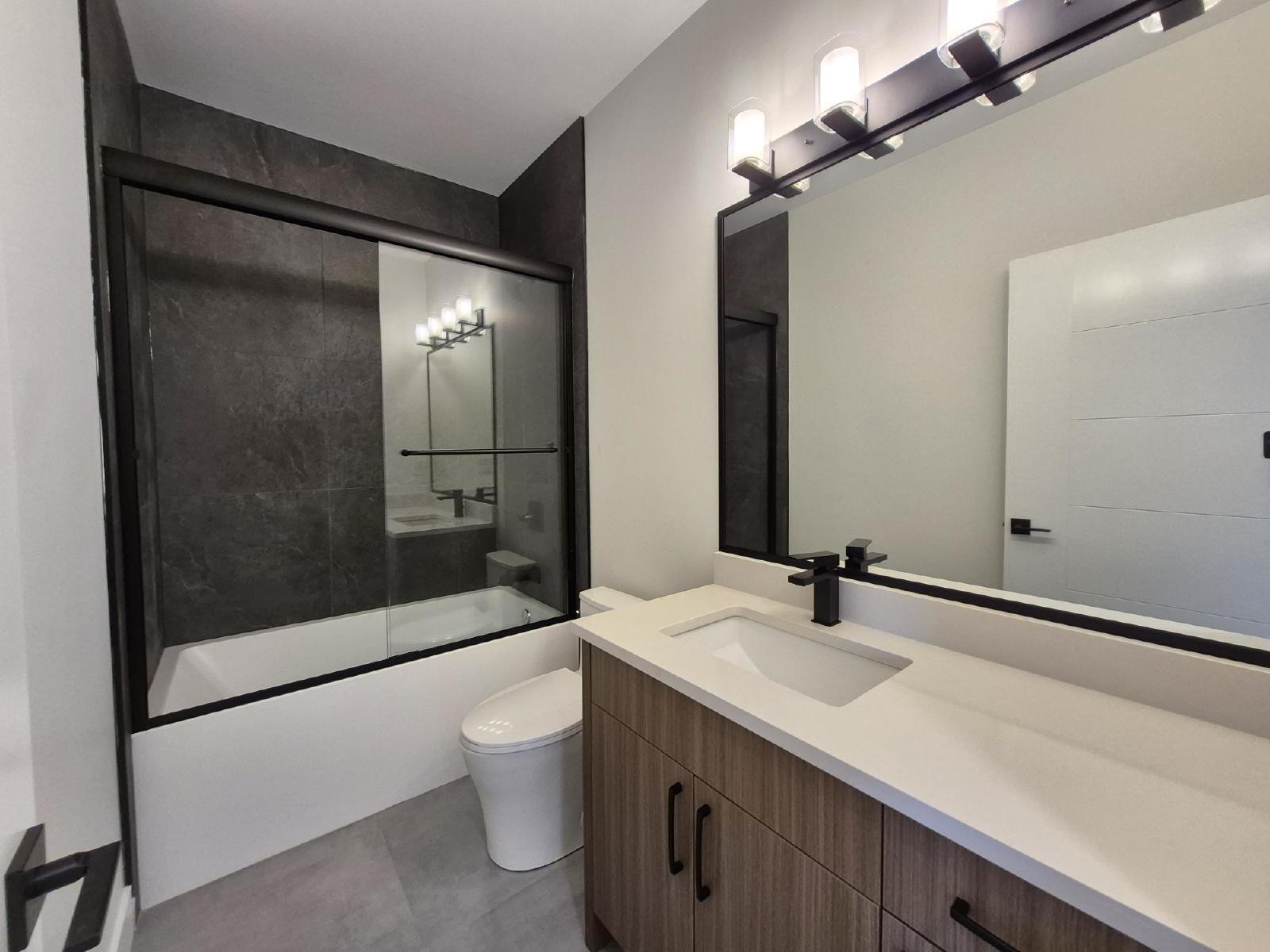 2303 Hudson Terrace - Suite property image